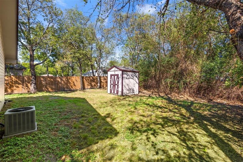 810 S Sherman Street, Ennis TX 75119 - Photo 26