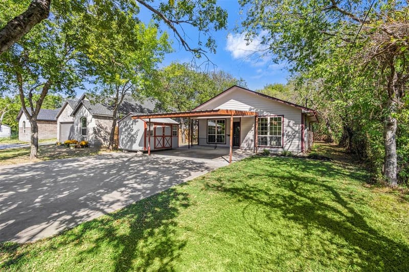 810 S Sherman Street, Ennis TX 75119 - Photo 32