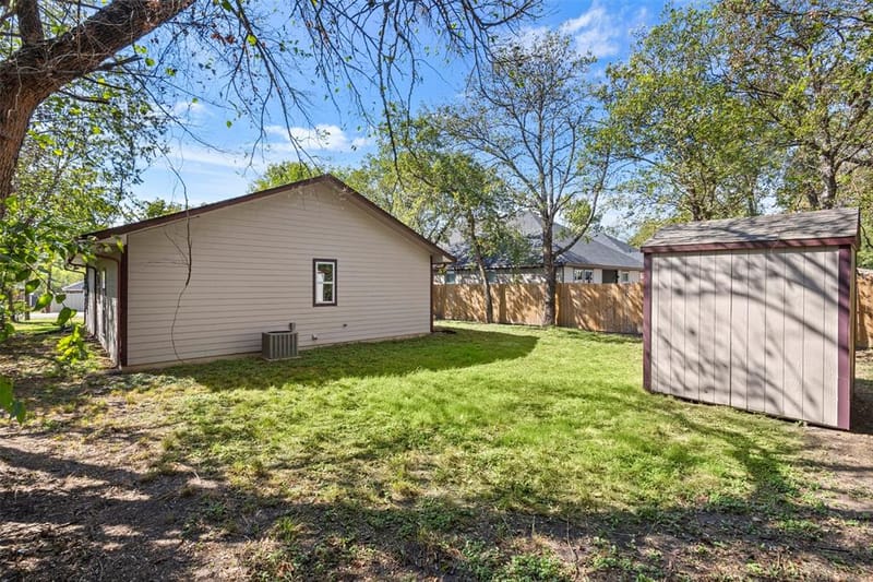 810 S Sherman Street, Ennis TX 75119 - Photo 25
