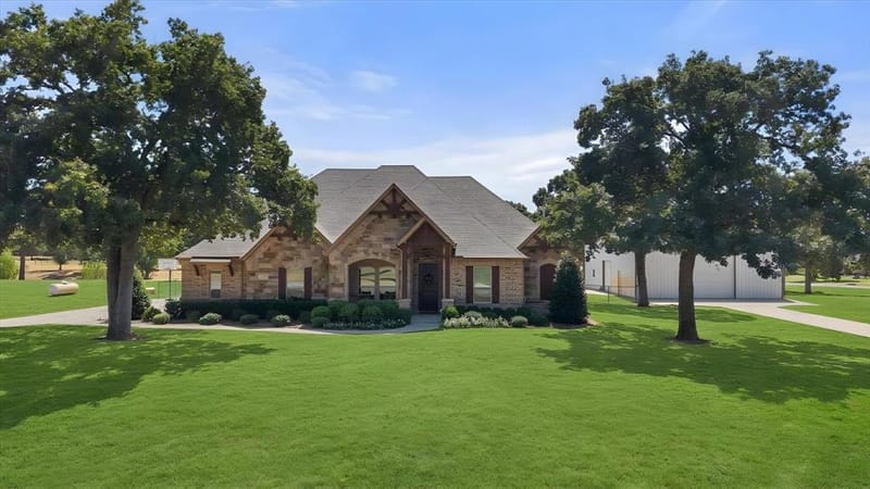 104 Estancia Court, Decatur TX 76234