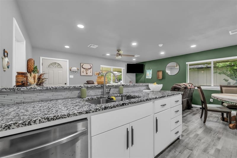 408 Little Avenue, McGregor TX 76657 - Photo 2