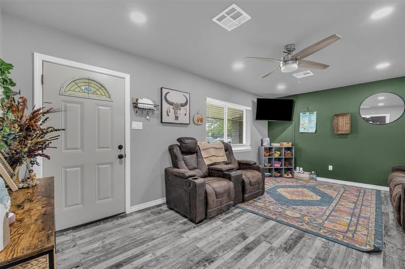 408 Little Avenue, McGregor TX 76657 - Photo 3