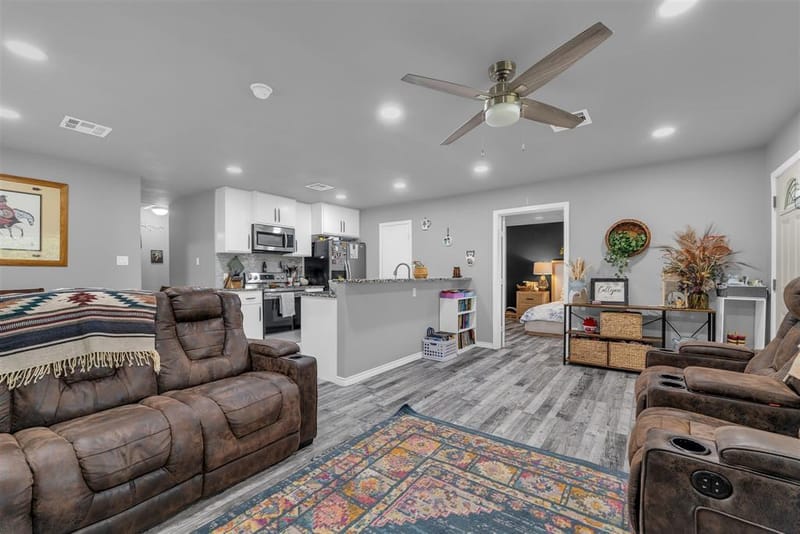 408 Little Avenue, McGregor TX 76657 - Photo 5