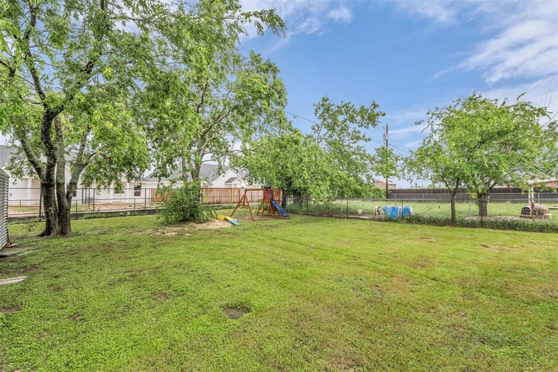 408 Little Avenue, McGregor TX 76657 - Photo 24