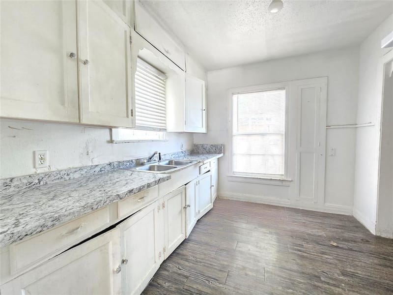 2806 Harlandale Avenue, Dallas TX 75216 - Photo 4