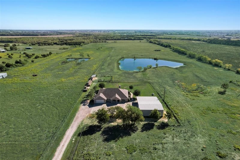 304 Canales Road, Nevada TX 75173