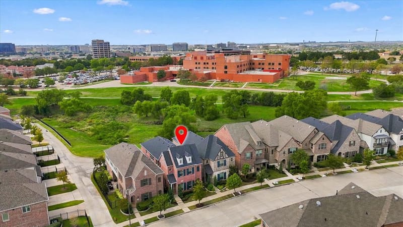 564 Courtyard Lane, Irving TX 75039 - Photo 2