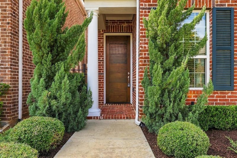 564 Courtyard Lane, Irving TX 75039 - Photo 3