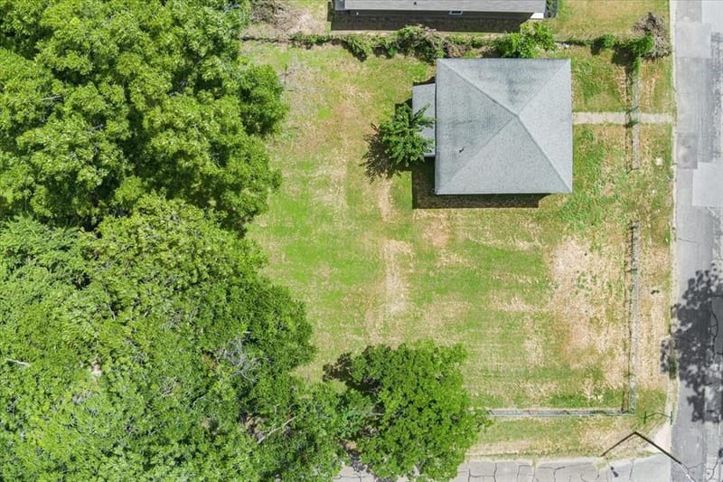 1000 & 1002 E Calhoun Avenue, Waco TX 76704 - Photo 2