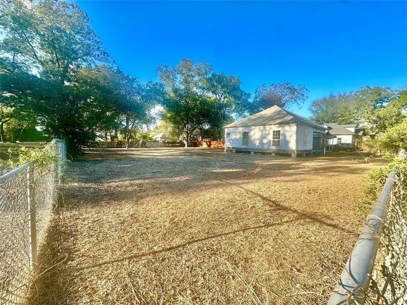 1000 & 1002 E Calhoun Avenue, Waco TX 76704 - Photo 13