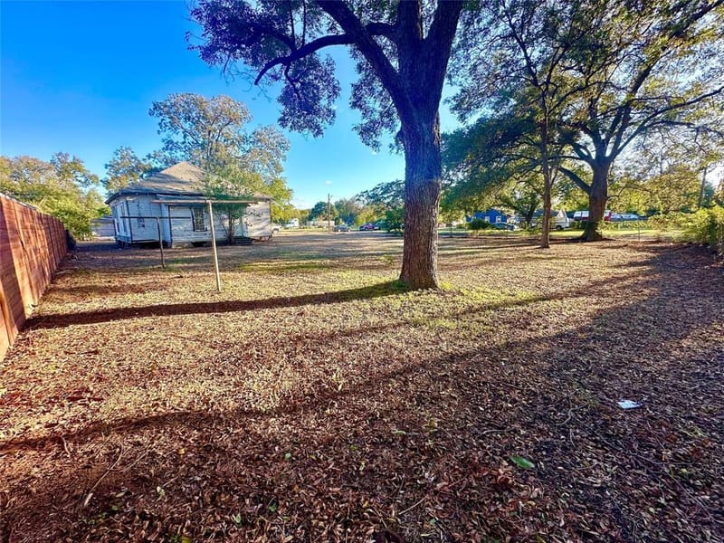 1000 & 1002 E Calhoun Avenue, Waco TX 76704 - Photo 11