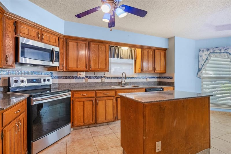 3648 Village Green Drive, Grand Prairie TX 75052 - Photo 7
