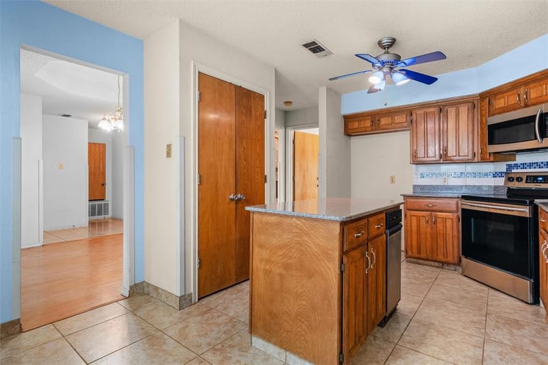 3648 Village Green Drive, Grand Prairie TX 75052 - Photo 9