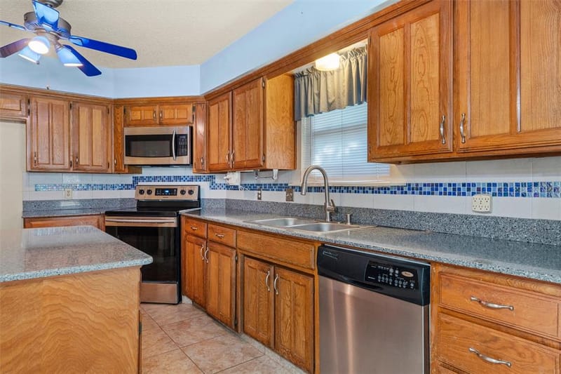 3648 Village Green Drive, Grand Prairie TX 75052 - Photo 8