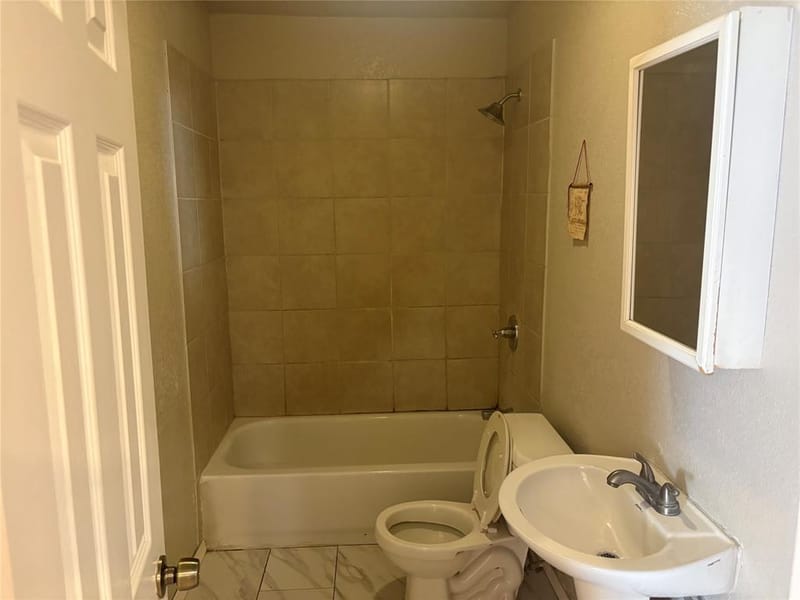 3563 Townsend Drive, Fort Worth TX 76110 - Photo 6
