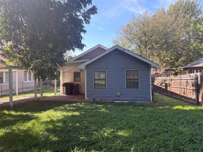 3563 Townsend Drive, Fort Worth TX 76110 - Photo 8