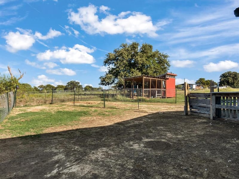 8745 County Road 107, Grandview TX 76050 - Photo 25