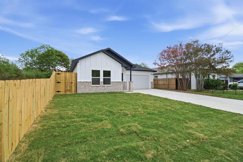 2113 Andrew Avenue, Fort Worth TX 76105 - Photo 2
