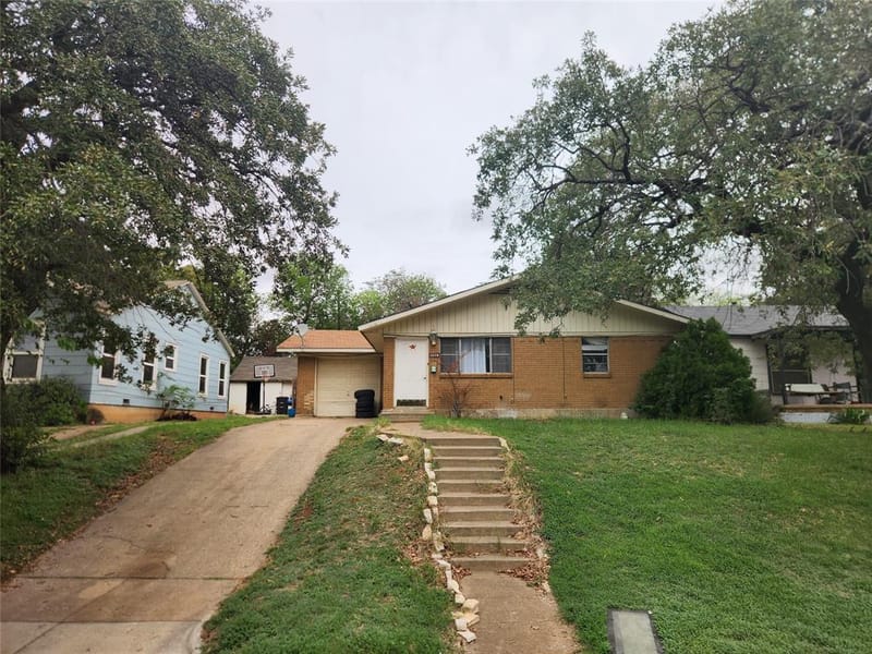 1116 Terrace Avenue, Fort Worth TX 76164 - Photo 2