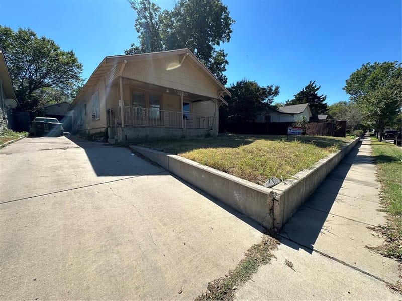 829 W Beddell Street, Fort Worth TX 76115 - Photo 3