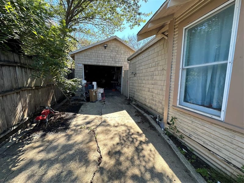 829 W Beddell Street, Fort Worth TX 76115 - Photo 4