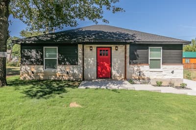 105 Red Oak Street, Alvarado TX 76009