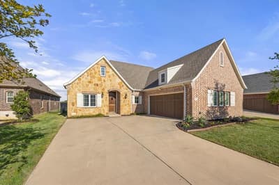 6909 Clayton Nicholas Court, Arlington TX 76001 - Photo 2