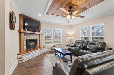 110 E Houston Street, Leonard TX 75452