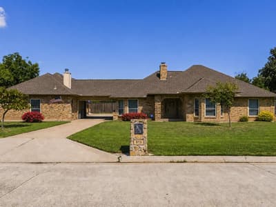 813 Shady Creek Drive, Kennedale TX 76060