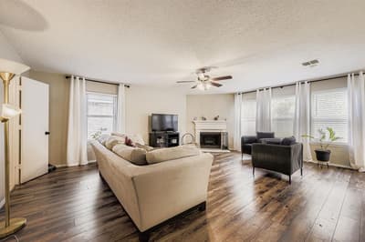 7107 Chambers Creek Lane, Arlington TX 76002 - Photo 5