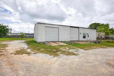 721 Comanche Cove Drive, Granbury TX 76048 - Photo 4