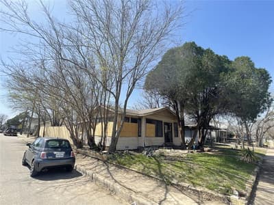 1136 E Leuda Street, Fort Worth TX 76104