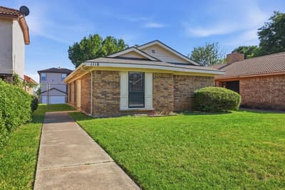 1118 Sandalwood Lane, DeSoto TX 75115