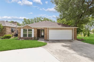 801 Country Club Place, Grand Prairie TX 75052 - Photo 2