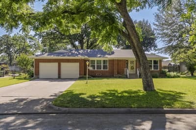 1905 Thomas Place, Arlington TX 76010