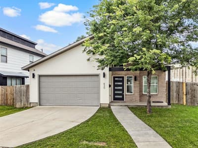 830 E Powell Avenue, Fort Worth TX 76104