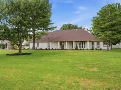 105 Meadow Oak Court, Double Oak TX 75077