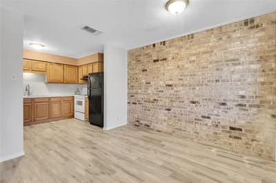 44 E Mountain Creek Drive, Grand Prairie TX 75052 - Photo 3