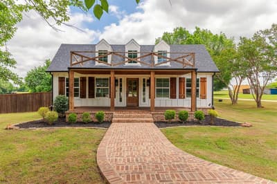 1305 N John Douglas Road, Van Alstyne TX 75495