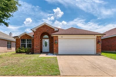934 Plumeria Drive, Arlington TX 76002