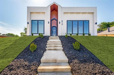 910 Gallant Fox Drive, Dallas TX 75211