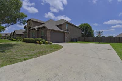 210 Debbie Way, Red Oak TX 75154