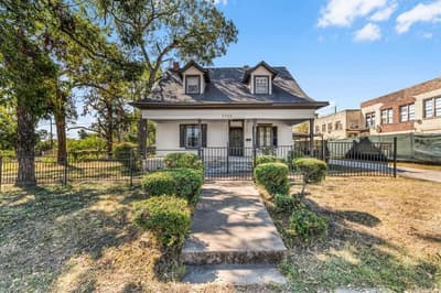 2709 Azle Avenue, Fort Worth TX 76106