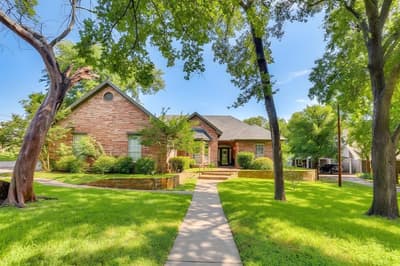 718 W Couts Street, Weatherford TX 76086