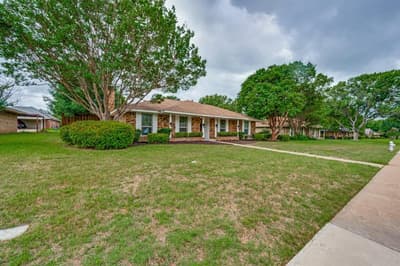 301 Hillcrest Drive, Midlothian TX 76065 - Photo 2