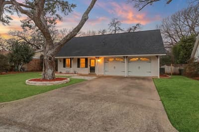 806 Waggoner Drive, Arlington TX 76013
