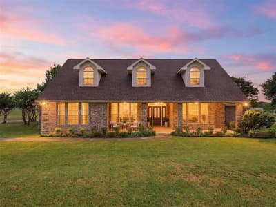 902 W Pioneer Circle, Argyle TX 76226