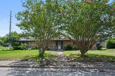 1215 Thunderbrook Drive, DeSoto TX 75115