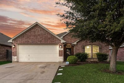 500 Crescent Creek Lane, Fort Worth TX 76140