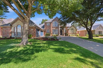 869 Thomas Crossing Drive, Fort Worth TX 76028